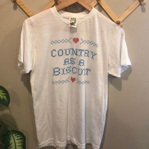 Junk Gypsy. Country as a Biscuit tee. Medium